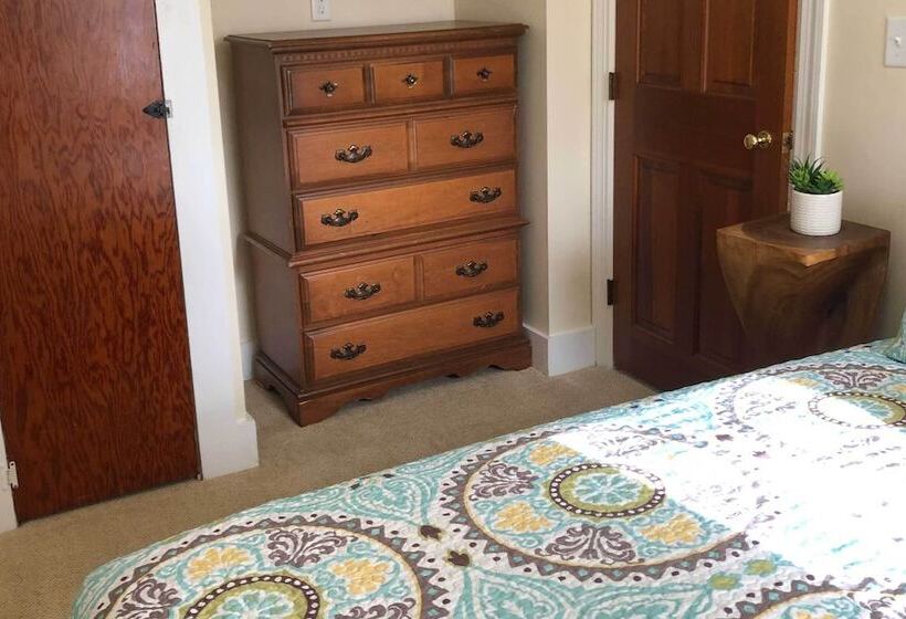 Kennebunk Home W/ Yard < 1 Mile To Dock Square!