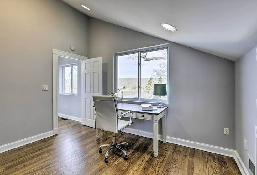 Lakefront Home: 2 Mi To Air Line State Park Trail!