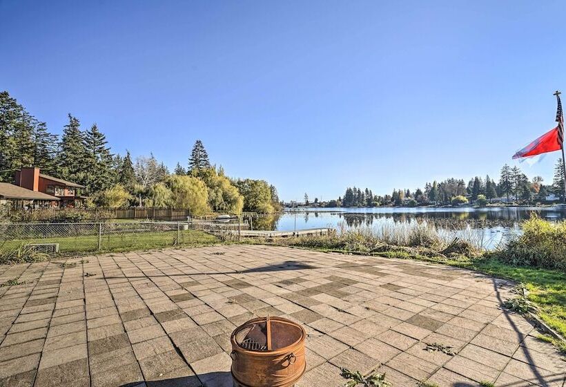 Lakefront Lynwood Home W/ Deck   19 Mi To Seattle!