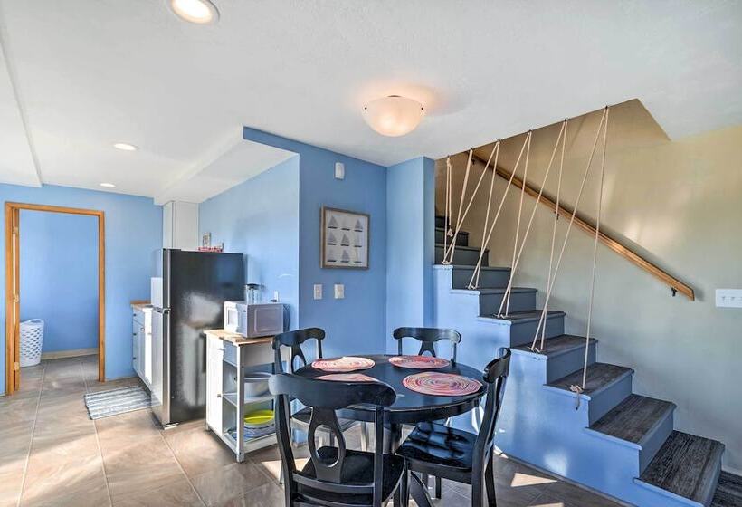 Lakefront Lynwood Home W/ Deck   19 Mi To Seattle!
