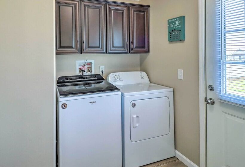 Lakeview Edgemont Escape W/ Fire Pit + Grill!