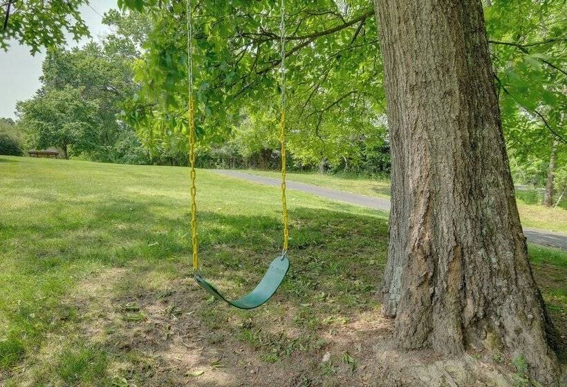 Lakewood Lodge Escape W/ Fire Pit