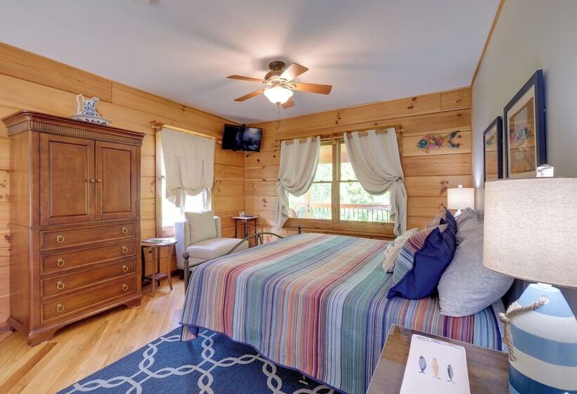 Lakewood Lodge Escape W/ Fire Pit