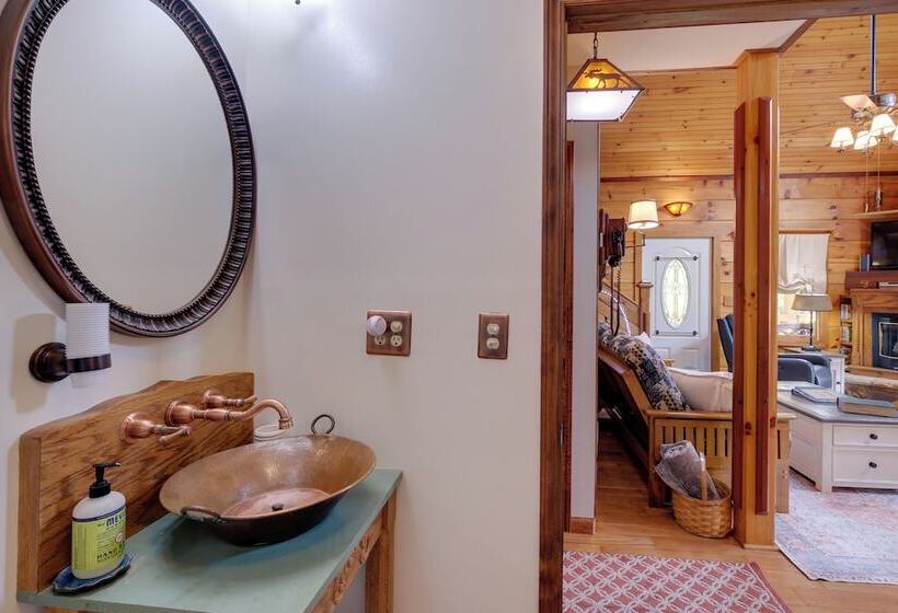 Lakewood Lodge Escape W/ Fire Pit