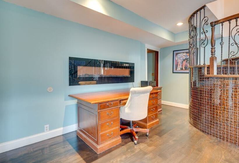 Large Family Home W/ Patios, Gas Grill + Fire Pit!