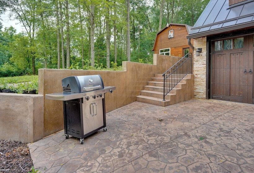 Large Family Home W/ Patios, Gas Grill + Fire Pit!