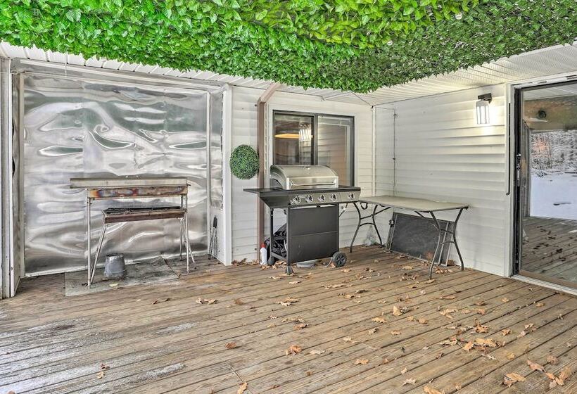 Large Greeley House W/ 2 Game Rooms + Yard!
