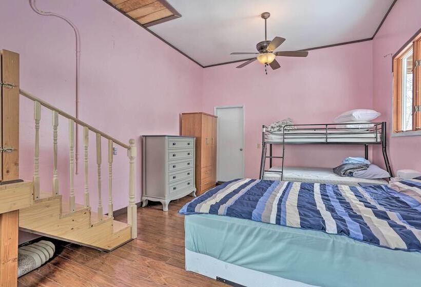 Large Greeley House W/ 2 Game Rooms + Yard!