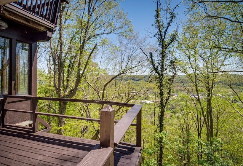 Ledge Lodge  Burkesville Getaway: Pool & Views!