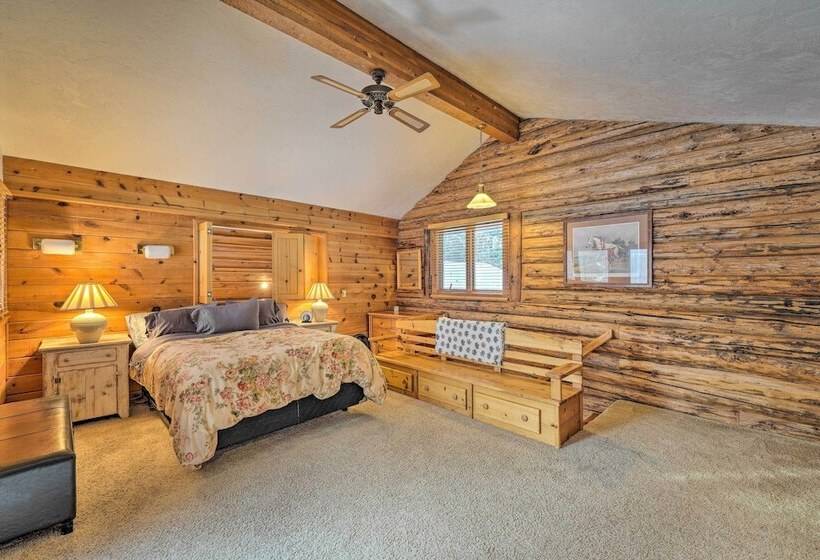 Life On Easy Street W/ Hot Tub: 7 Mi To Dwtn!