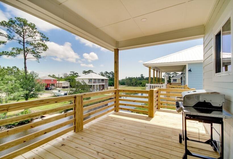 Lovely Bay St Louis Retreat W/ Dock & Canal Access