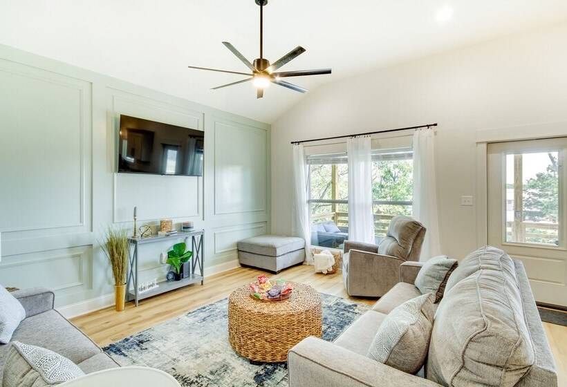 Lovely Bay St Louis Retreat W/ Dock & Canal Access