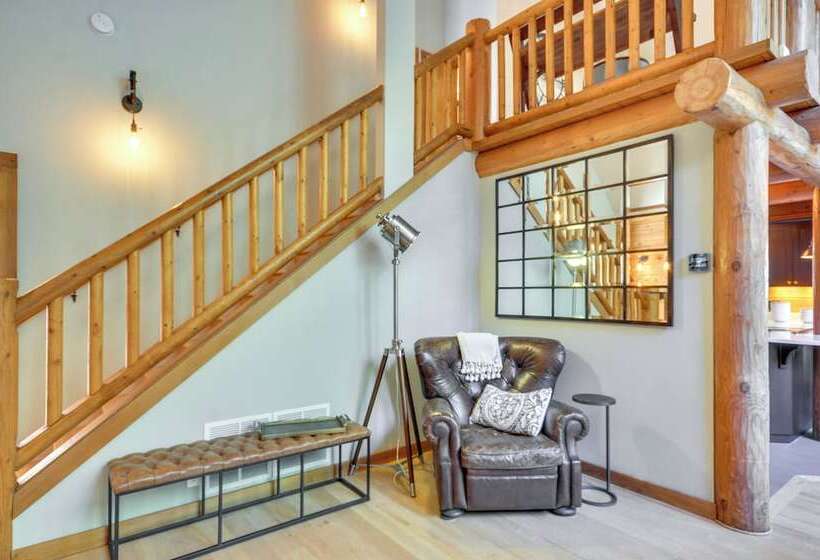Luxe Cabin In The Woods: Walk To Lake!