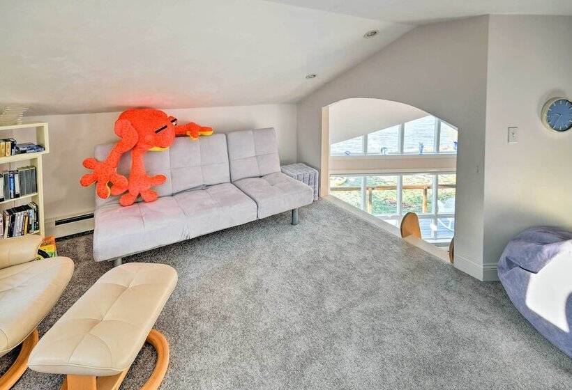 Luxurious Oceanfront Flanders Bay Home W/ Kayaks!