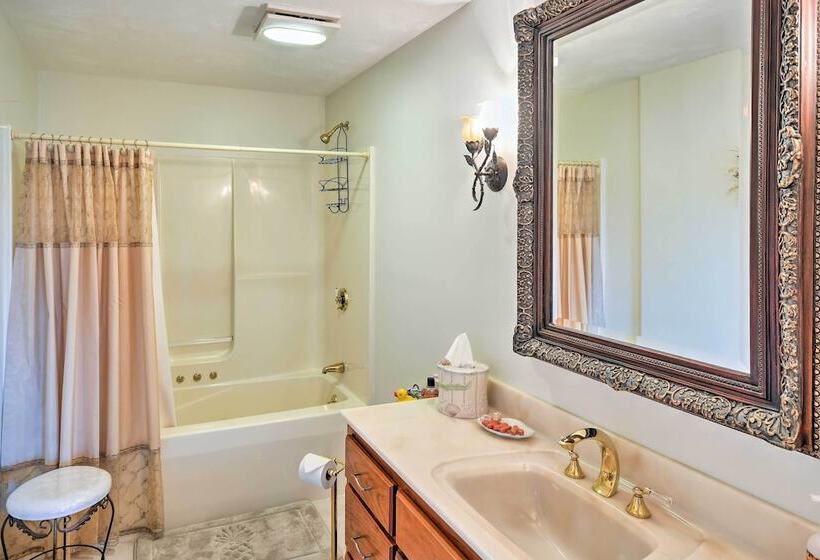 Luxurious Oceanfront Flanders Bay Home W/ Kayaks!