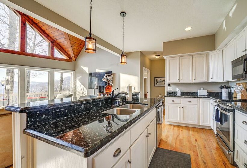 Luxurious Waynesville Family Home W/ Gorgeous View