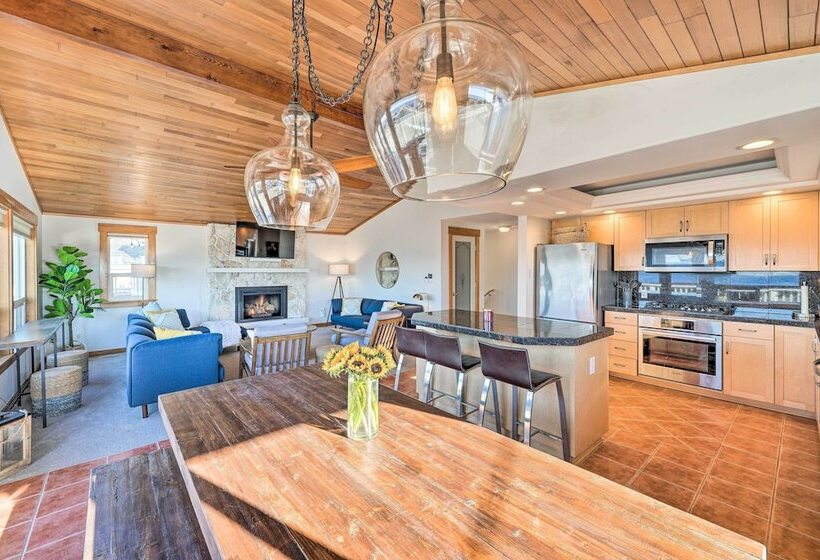 Mckees Beach House W/ Ocean Views, Hot Tub!