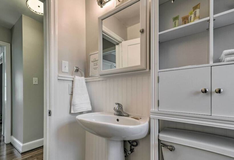 Mid Century Modern Cottage In Ardmore Area!