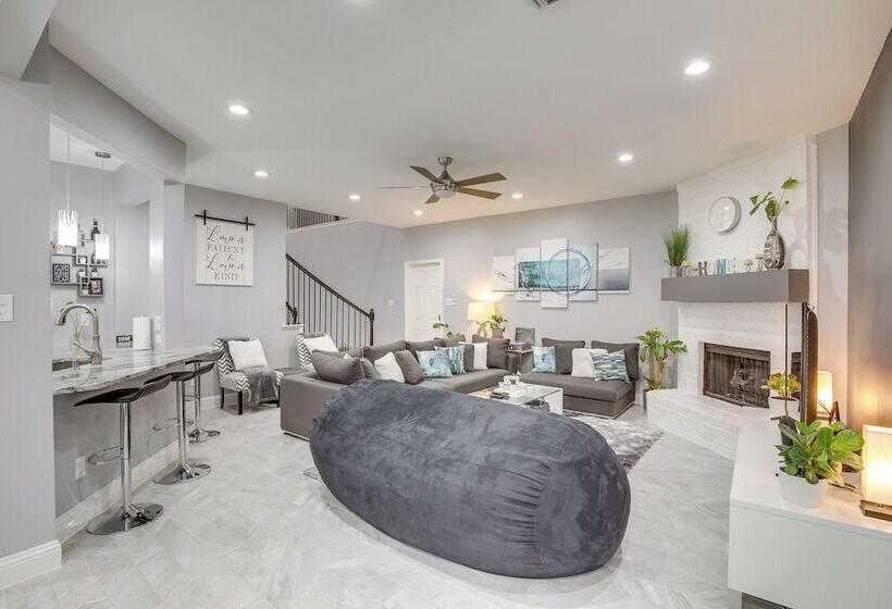 Mesquite Escape W/ Fireplace & Private Patio!