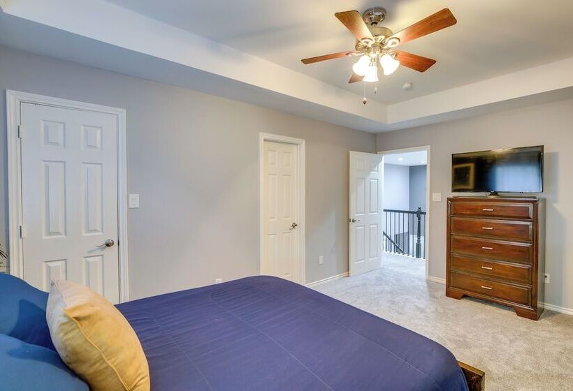 Mesquite Escape W/ Fireplace & Private Patio!