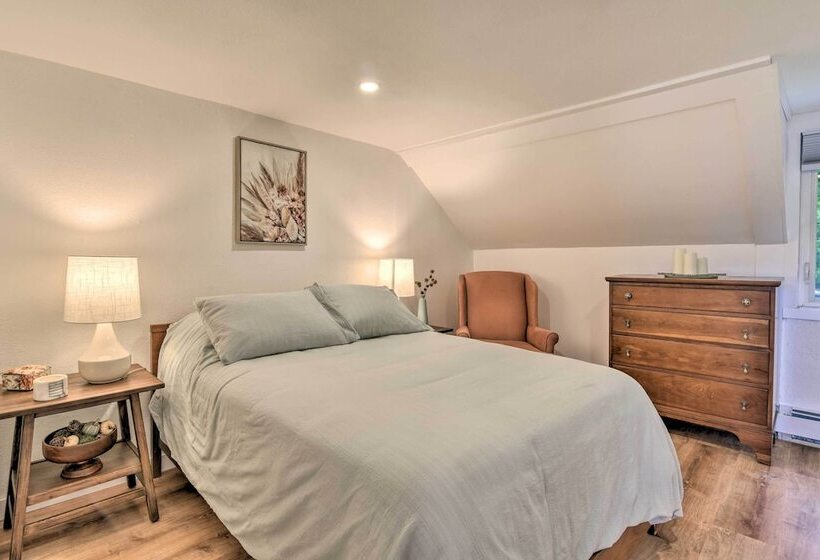 Centrally Located Mount Pleasant Retreat!