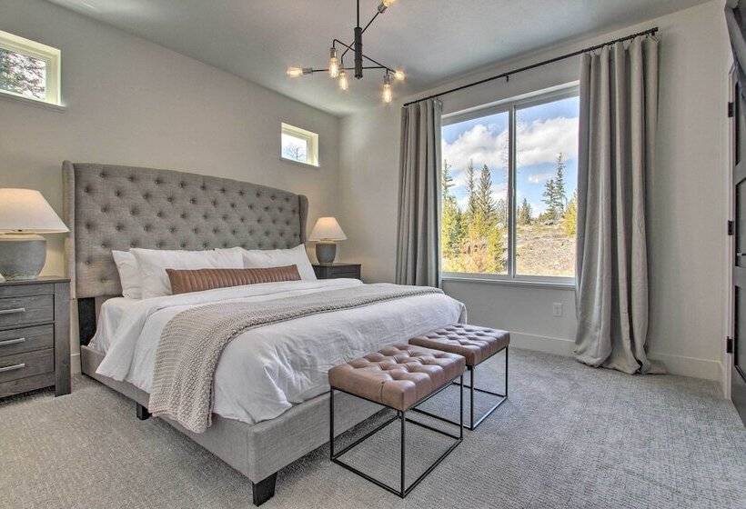 Modern & Newly Built Cabin: Ski, Fish, Hike!
