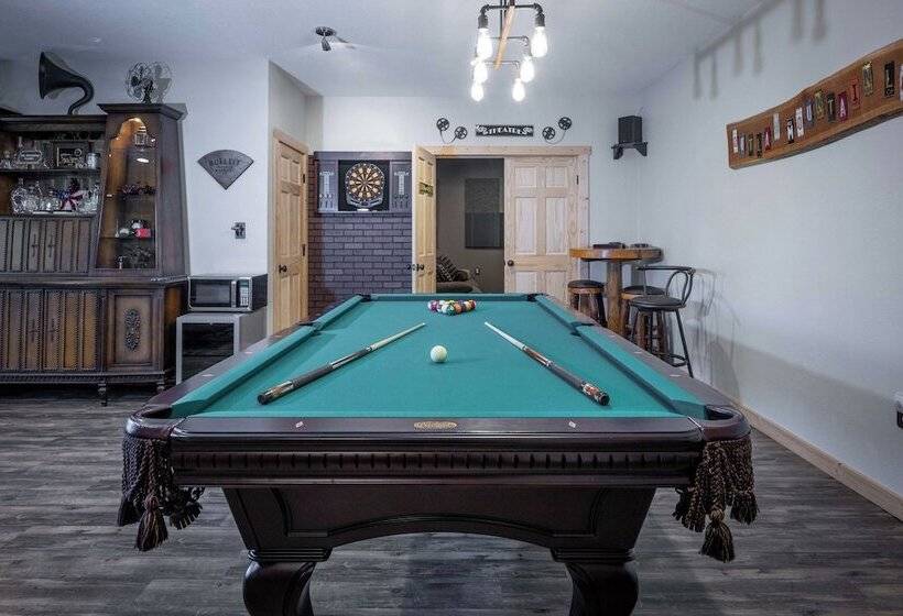 Outlaw Mountain Lodge: Fire Pit & Panoramic Views!