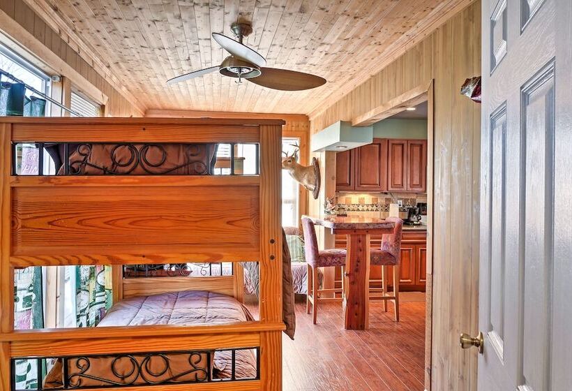 Paradise Cove  Cabin W/ Boathouse & Dock