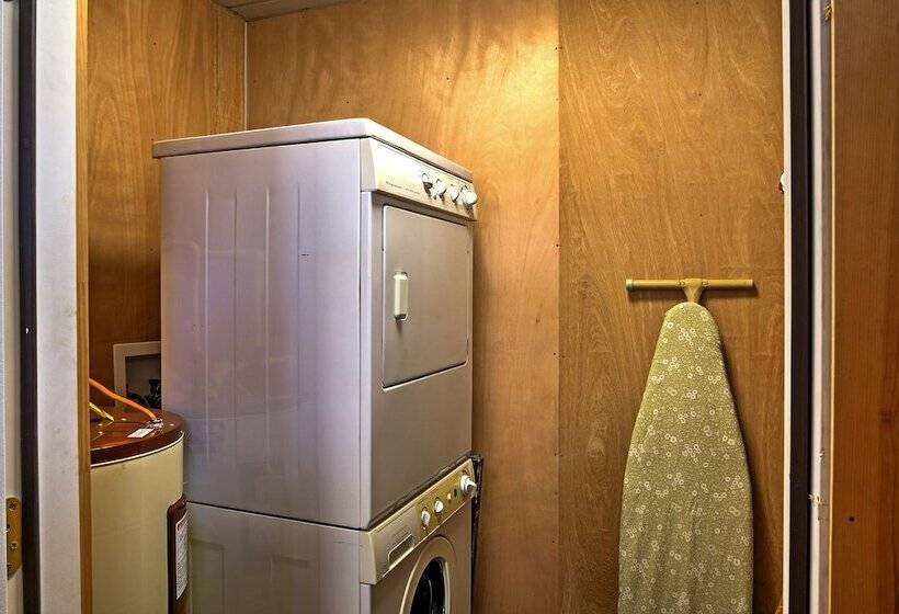 Paradise Cove  Cabin W/ Boathouse & Dock