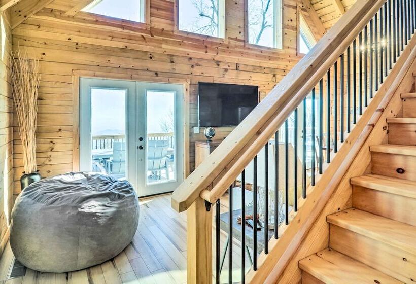 Peaceful Free Union Cabin W/ Deck & Mtn Views