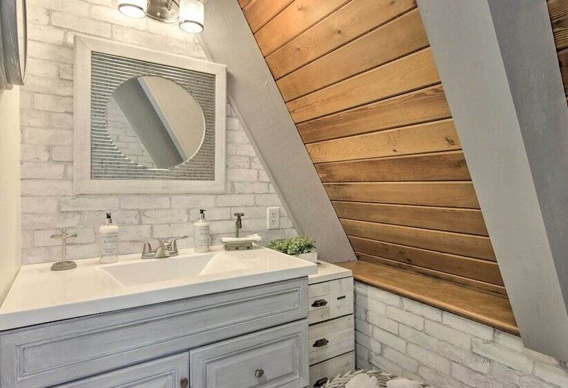 Peaceful Georgetown Home   13 Mi To Lewes Beach!