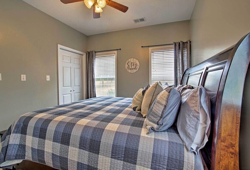 Half Mi To Yacht Club: Home By Perry Lake!