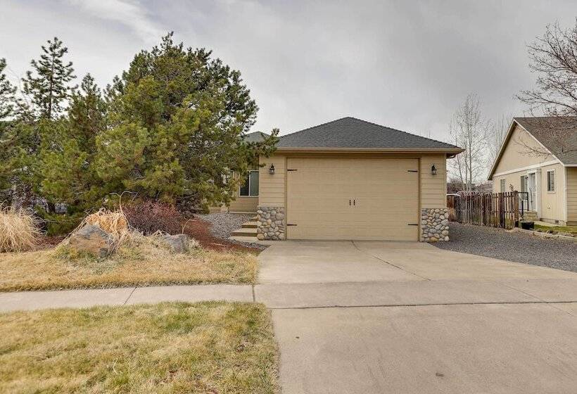 Pet Friendly Bend Home W/ Hot Tub & Patio!