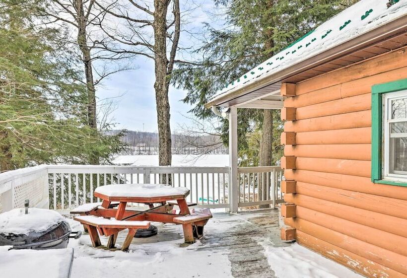 Private Lake Access & Canoes: Pennsylvania Cottage