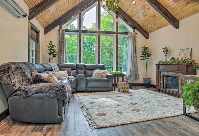 Pet Friendly Delta Cabin W/ Private Hot Tub!
