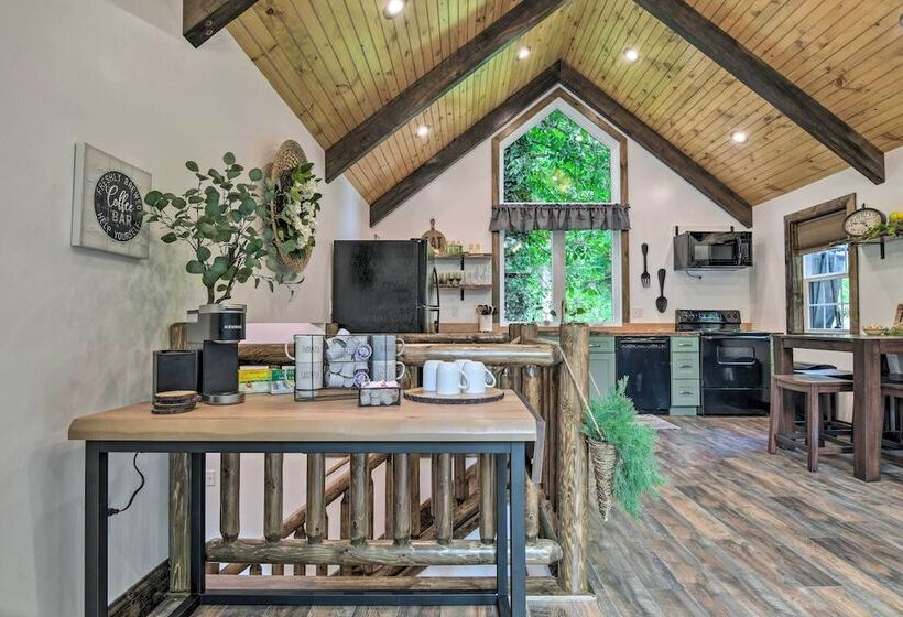 Pet Friendly Delta Cabin W/ Private Hot Tub!