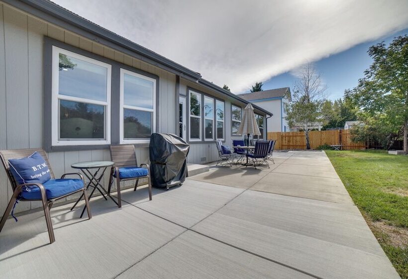 8 Mi To Dtwn Reno: Sparks Escape W/ Fenced Yard