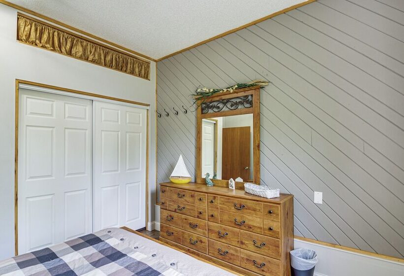 Quiet Lakefront Grand Rapids Cabin On 5 Acres