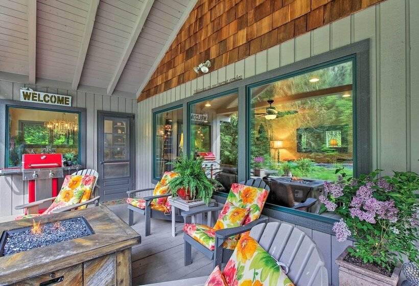 Quiet & Romantic Riverfront Mckenzie Bridge Cabin!