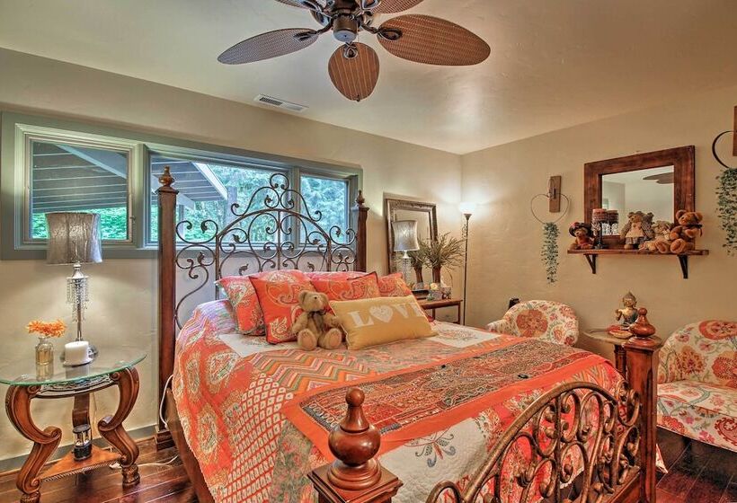 Quiet & Romantic Riverfront Mckenzie Bridge Cabin!