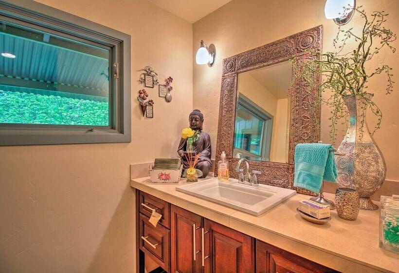 Quiet & Romantic Riverfront Mckenzie Bridge Cabin!