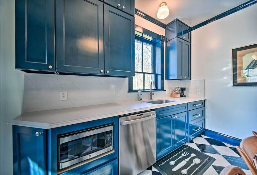 Radiant Gloucester House W/ Private Porch!