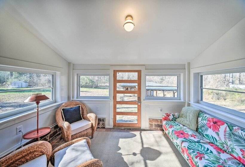 Radiant Gloucester House W/ Private Porch!