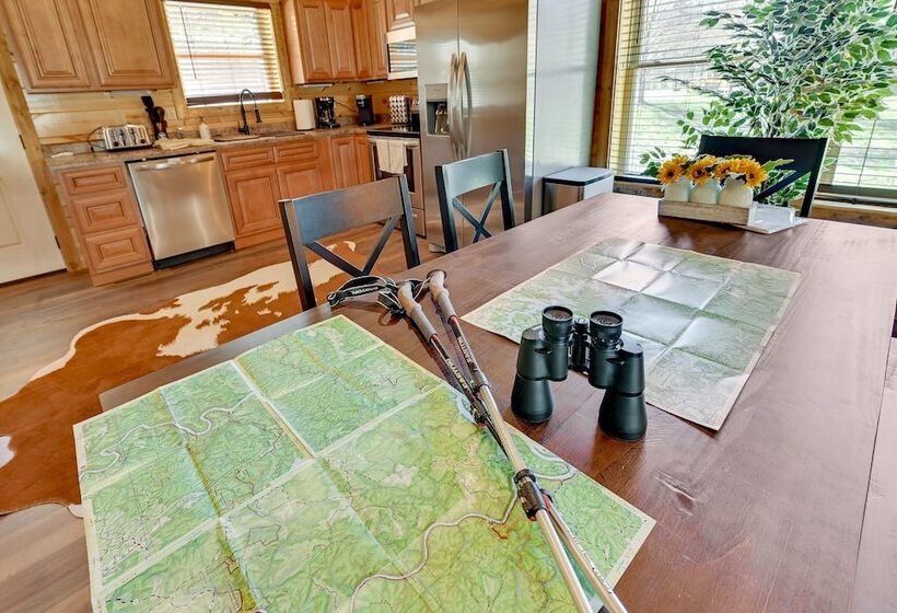 Riverside Beattyville Cabin W/ Kayaks & Fire Pit!