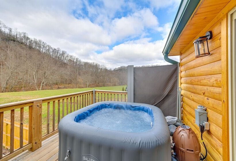 Riverside Beattyville Cabin W/ Kayaks & Fire Pit!