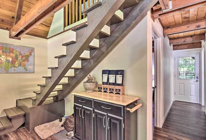 Rustic Cougar Cabin W/ Wood Burning Fire Pit!