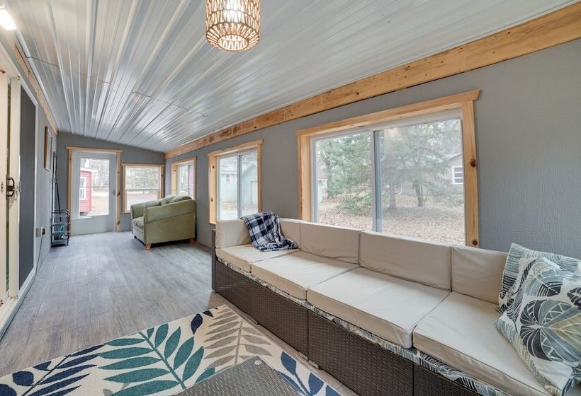 Scenic  Evan S Hideaway  Steps To Lake Huron!