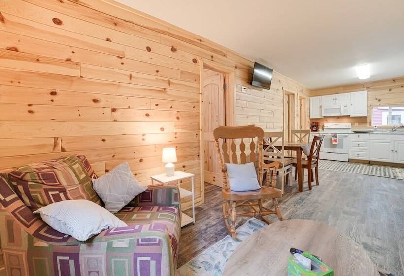 Scenic  Evan S Hideaway  Steps To Lake Huron!