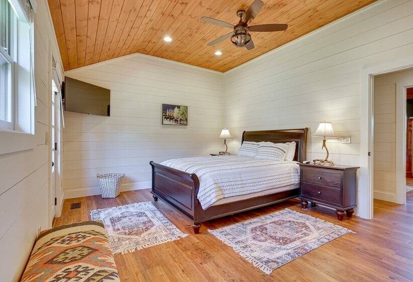 Spacious Alabama Retreat   Deck, Grill & Fire Pit!