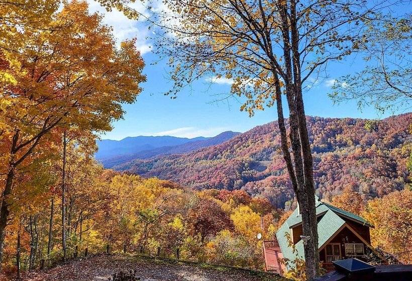 Spacious Franklin Cabin W/ Mountain Views!
